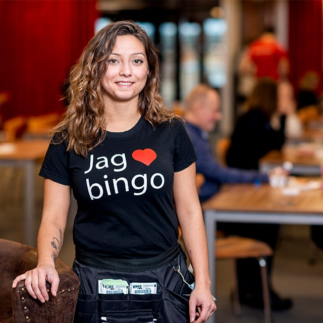 Kvinna som arbetar på Kortedala bingo